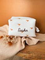 Trousse de toilette bébé en double gaze de coton personnalisable avec prénom brodé