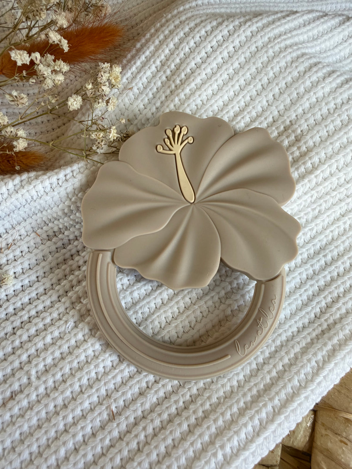 Jouet de dentition hibiscus beige en silicone