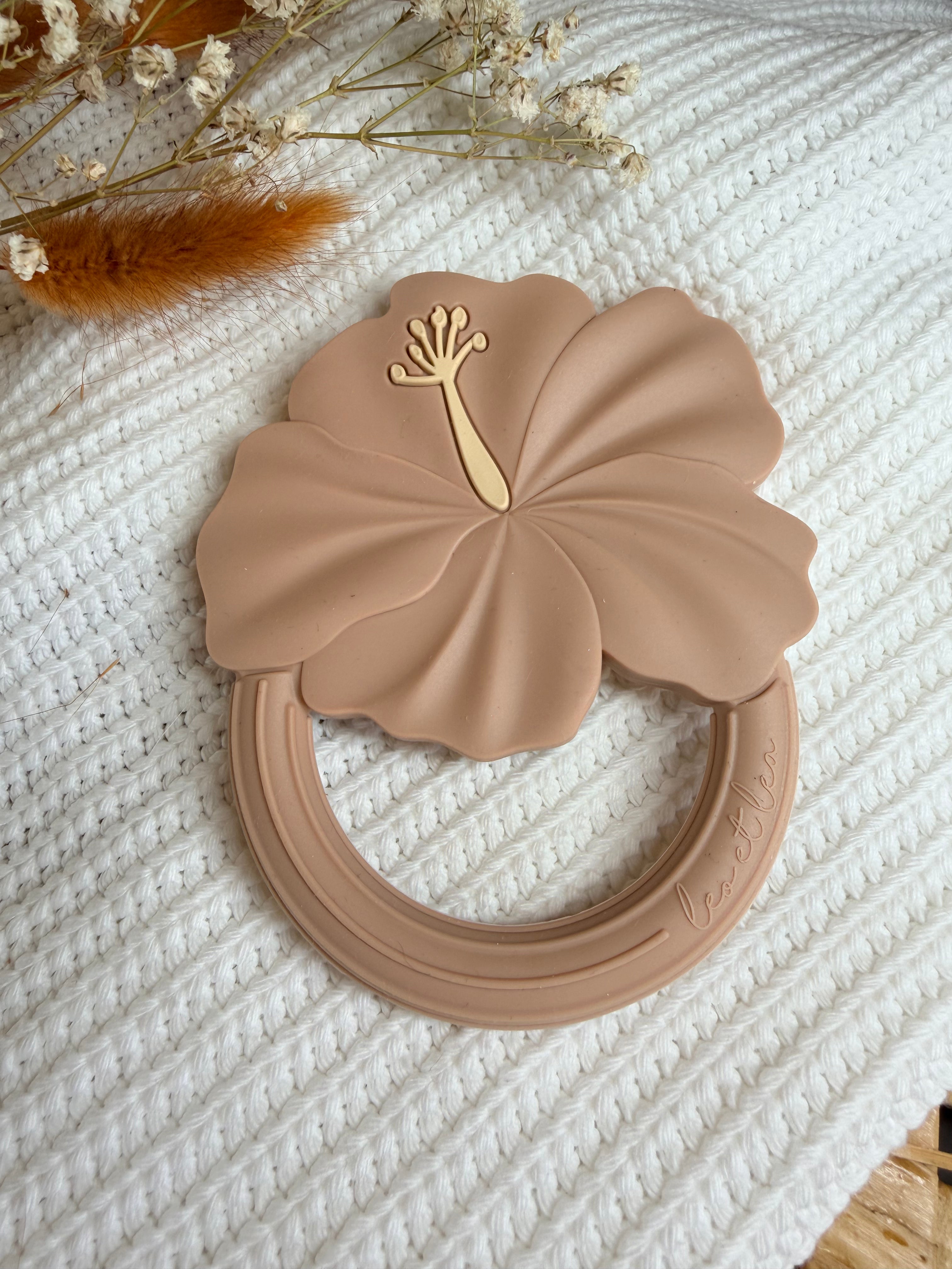 Jouet de dentition hibiscus rose poudré en silicone